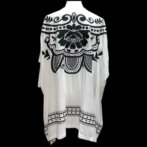 Chico’s Gorgeous Black & White Embroidered Ruana Cover-Up / Jacket - Picture 7 of 9